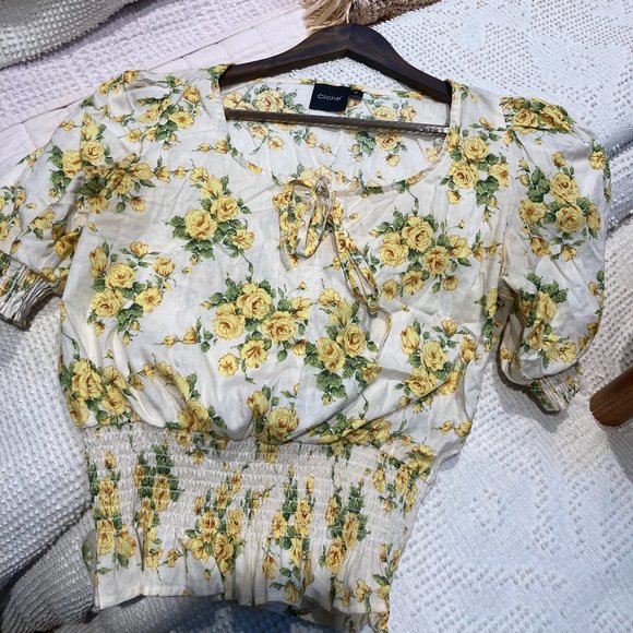 Cliche's Yellow Rose Short Puff Sleeve Blouse IN 100% Cotton Sice Small - Picture 2 of 6
